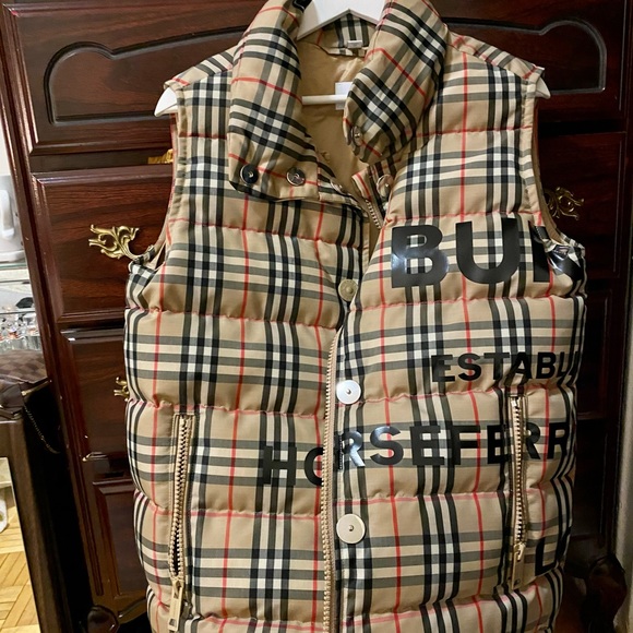 Burberry - Picture 2 of 5